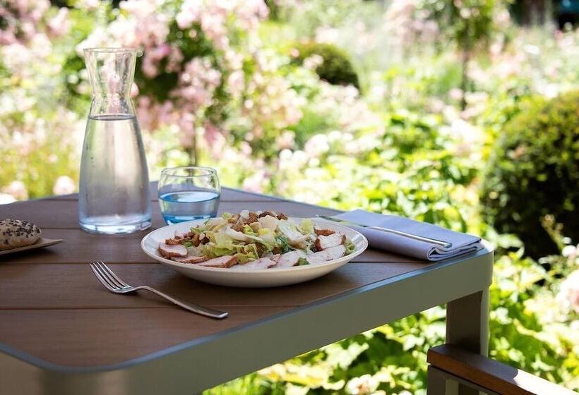 The Jangle Hotel   Paris   Charles De Gaulle   Airport