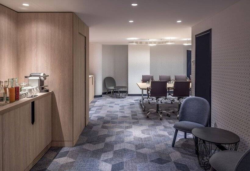 The Jangle Hotel   Paris   Charles De Gaulle   Airport