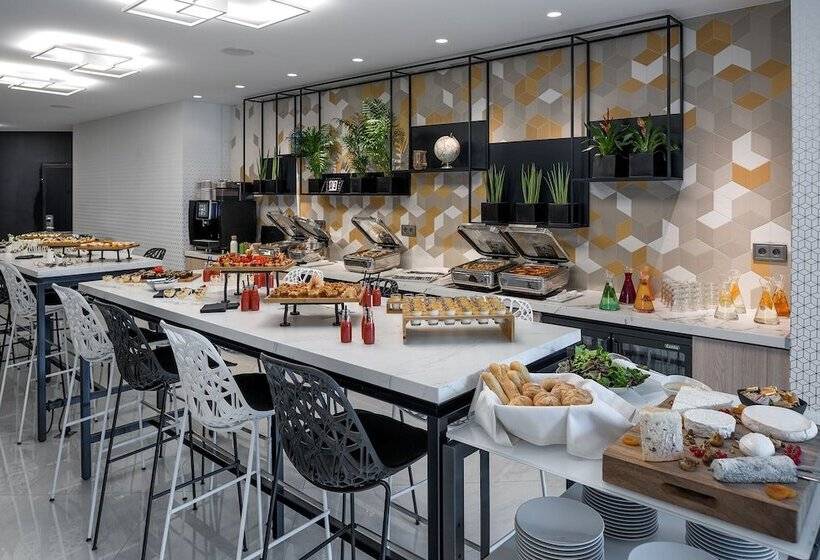 The Jangle Hotel   Paris   Charles De Gaulle   Airport