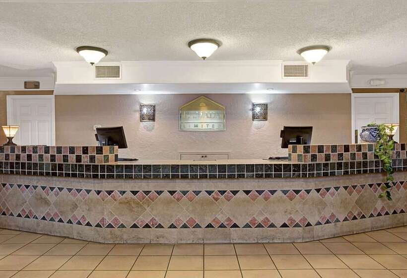 هتل Days Inn By Wyndham Tucson City Center