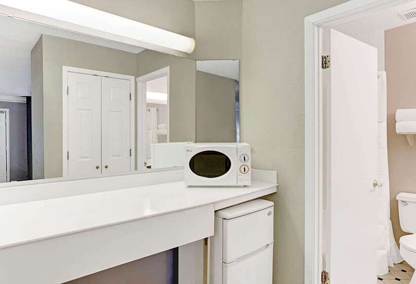 هتل Days Inn By Wyndham Tucson City Center