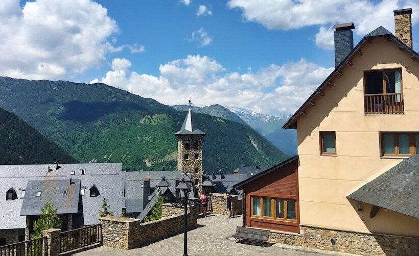 בית מלון כפרי Eira Ski Lodge