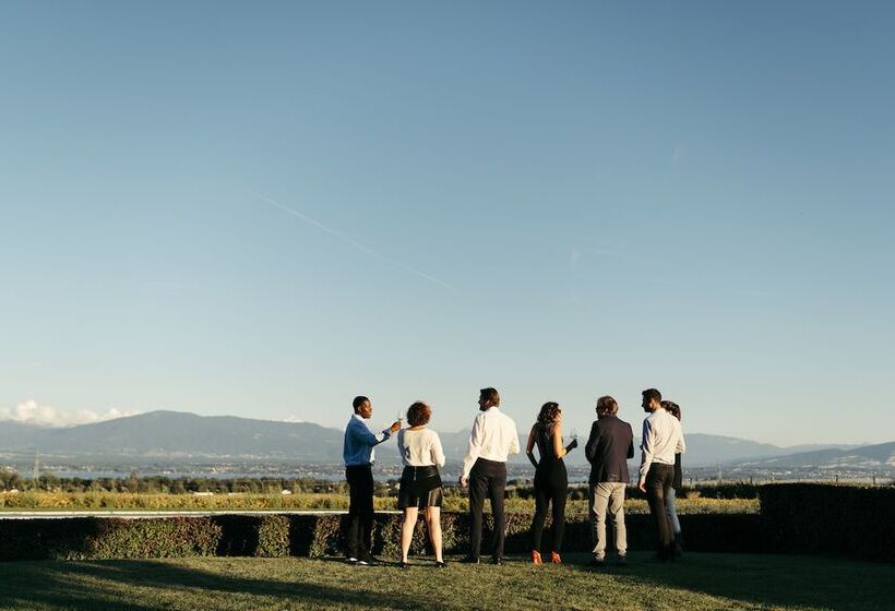 Everness Hotel & Resort