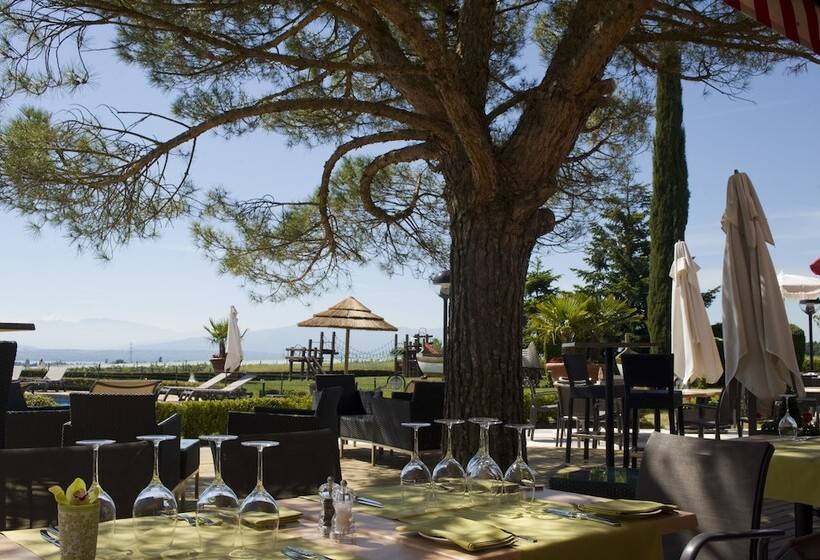 Everness Hotel & Resort