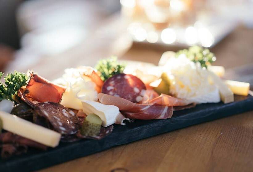 Everness Hotel & Resort