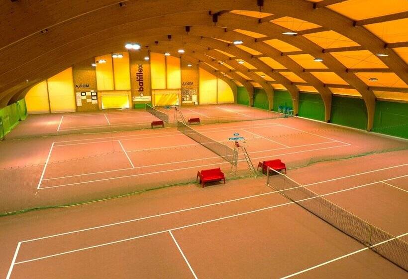 Everness Hotel & Resort