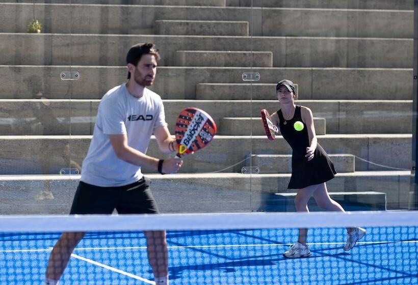 Everness Hotel & Resort