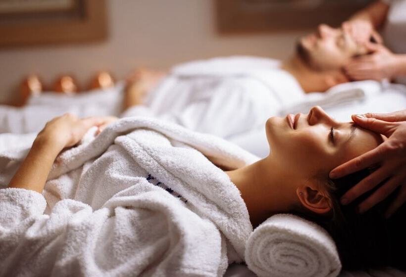 Everness Hotel & Resort