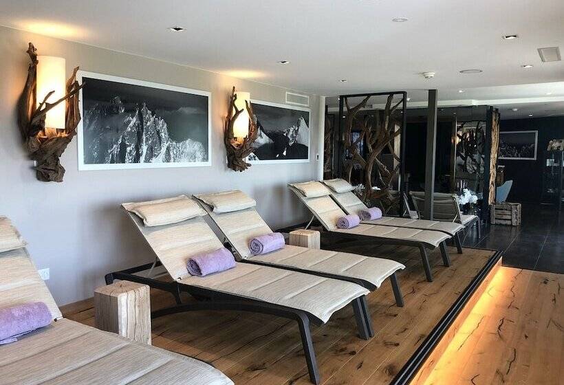Everness Hotel & Resort
