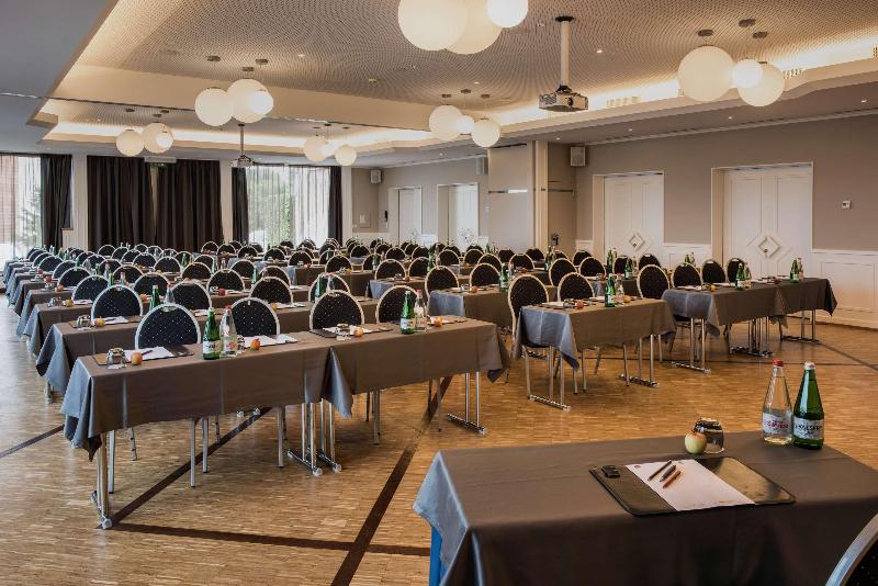 Everness Hotel & Resort