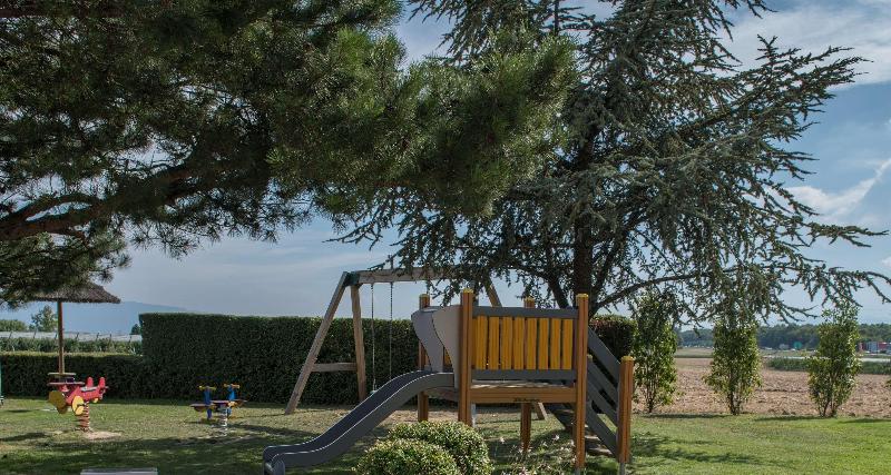 Everness Hotel & Resort