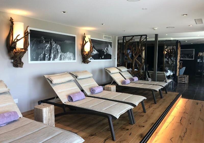 Everness Hotel & Resort