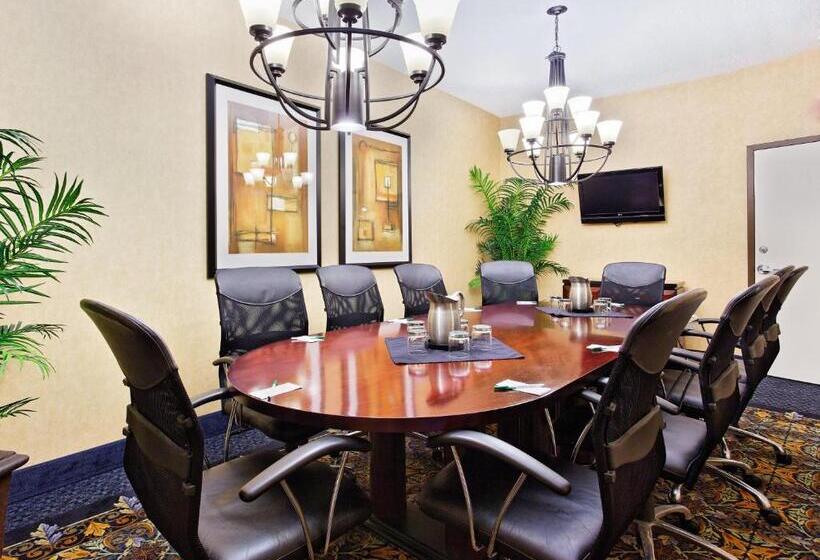 Отель Holiday Inn Express Dallas Medical Market Center