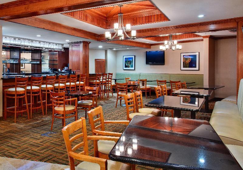 Отель Holiday Inn Express Dallas Medical Market Center