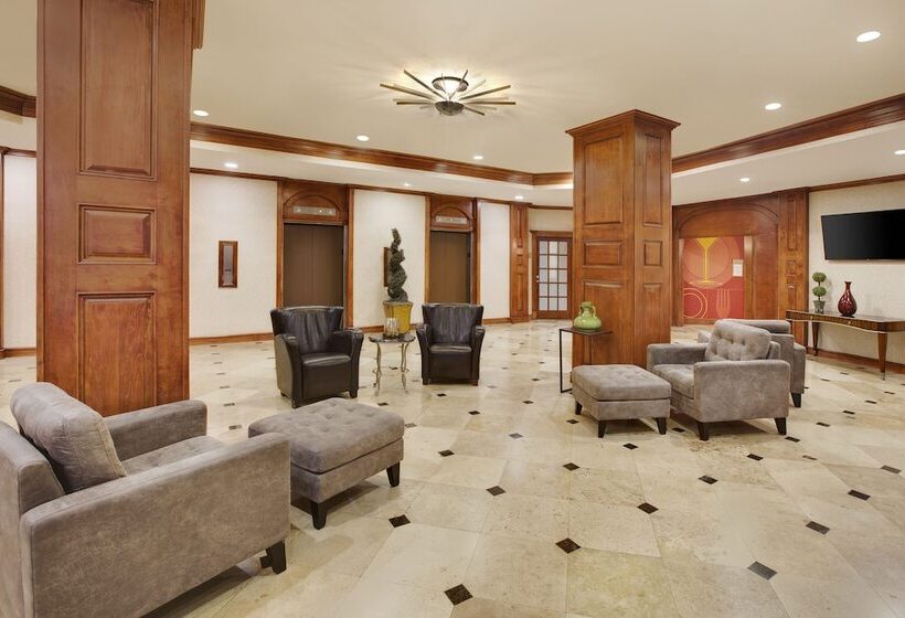 Отель Holiday Inn Express Dallas Medical Market Center