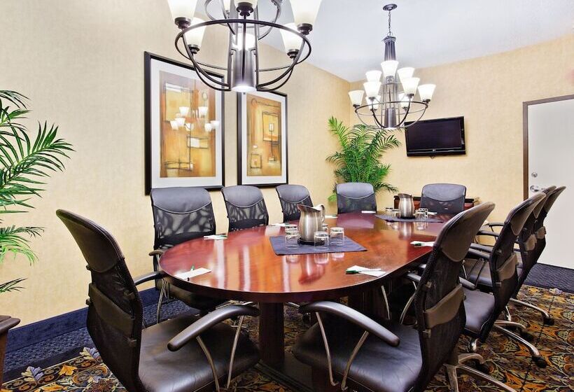 Отель Holiday Inn Express Dallas Medical Market Center