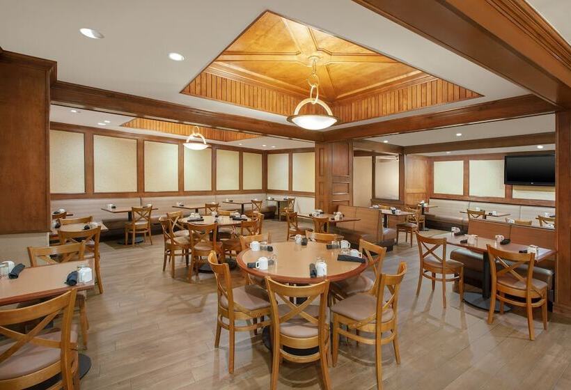 Отель Holiday Inn Express Dallas Medical Market Center