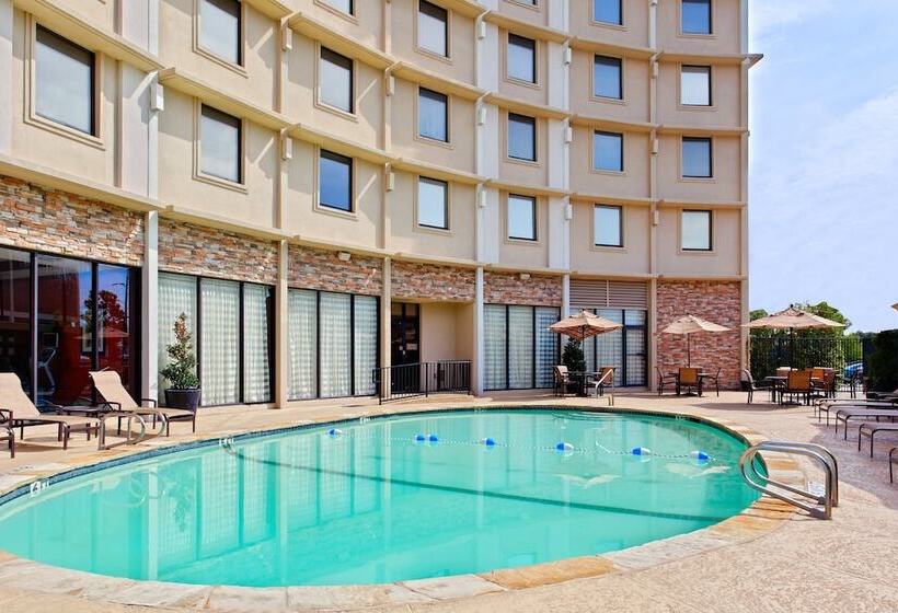 هتل Holiday Inn Express Dallas Medical Market Center