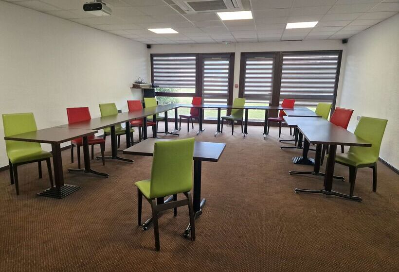 בית מלון כפרי Kyriad Montluçon   Saint Victor