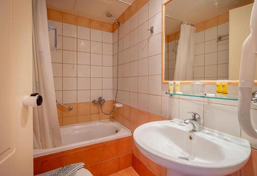 Отель Lefkoniko Bay