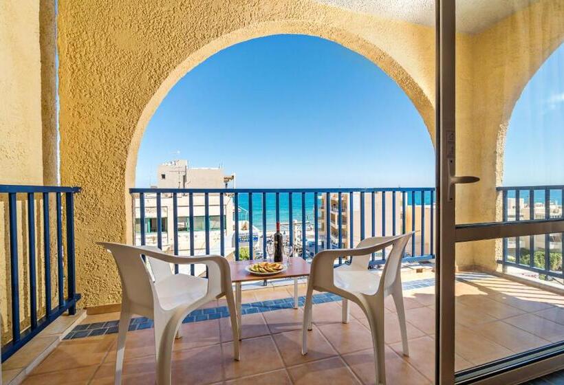 Отель Lefkoniko Bay