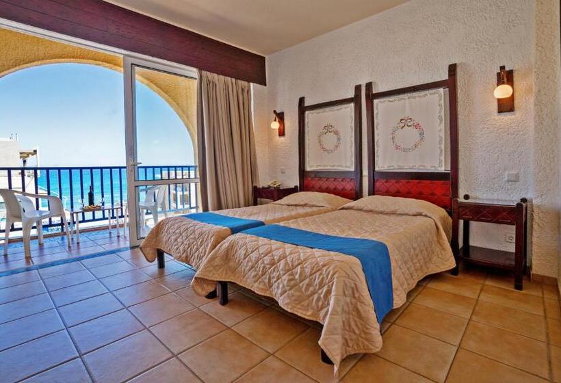 Отель Lefkoniko Bay