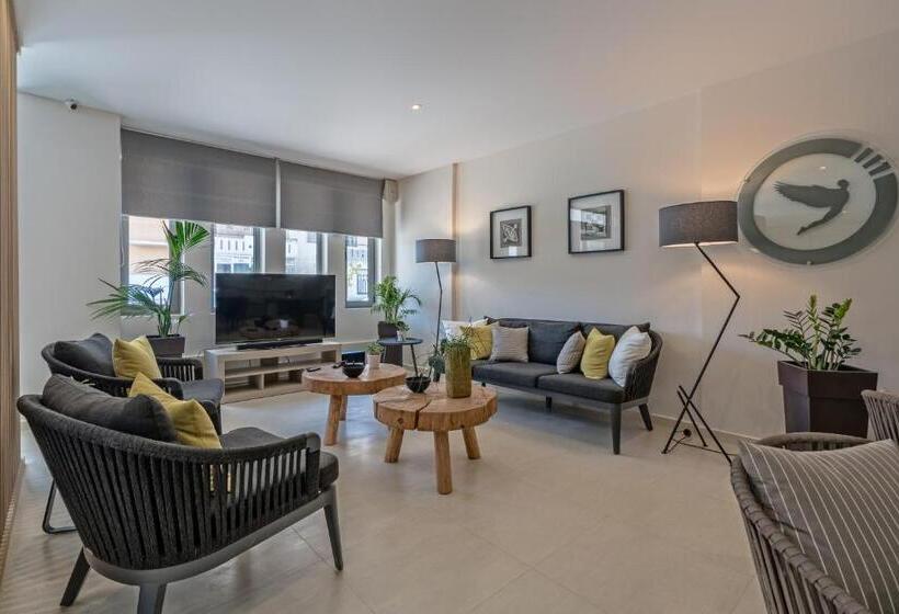 Отель Lefkoniko Bay