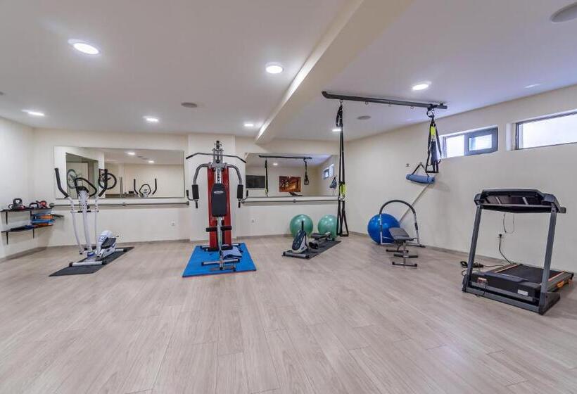 Отель Lefkoniko Bay