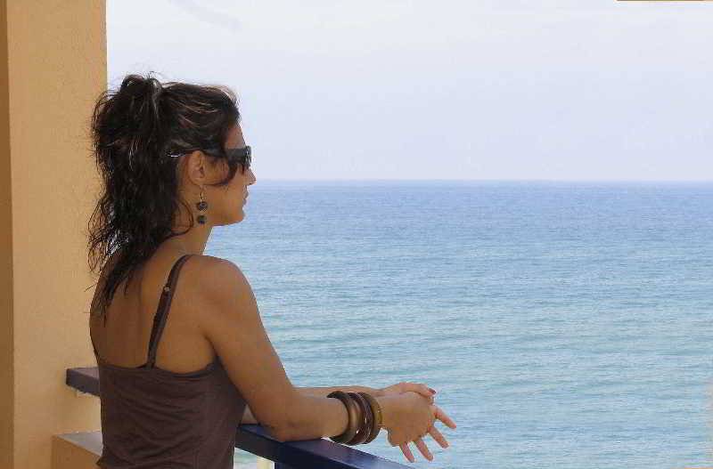 Отель Lefkoniko Bay