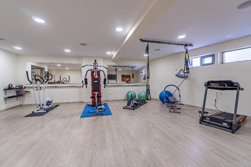 Отель Lefkoniko Bay