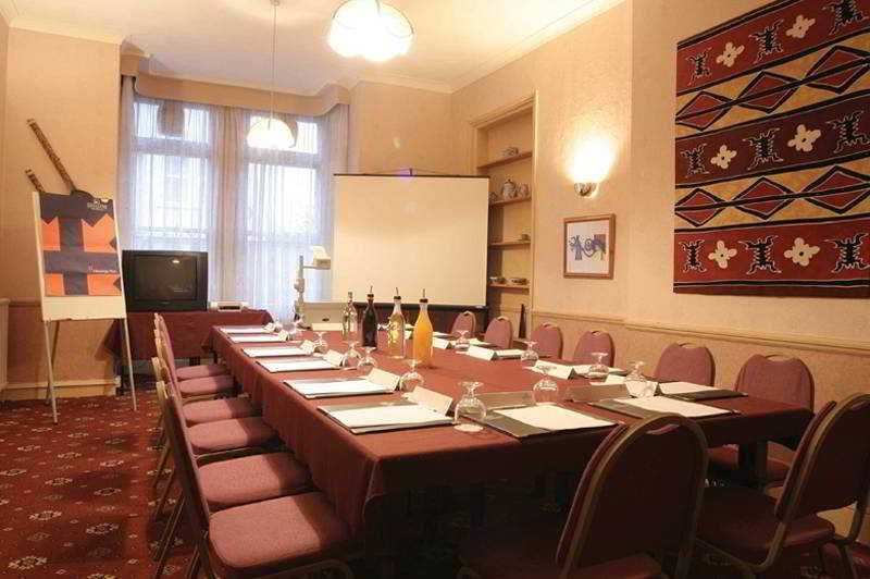 Отель Lonsdale Court