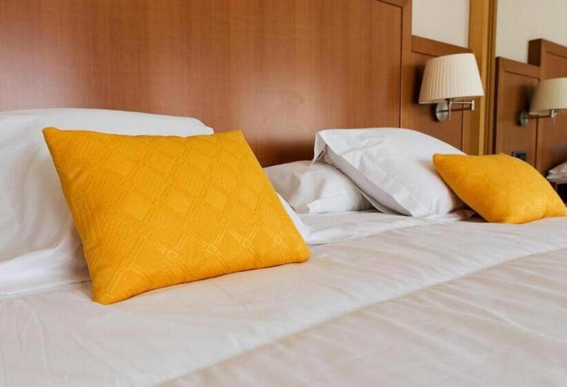 酒店 Puerta de Sahagún