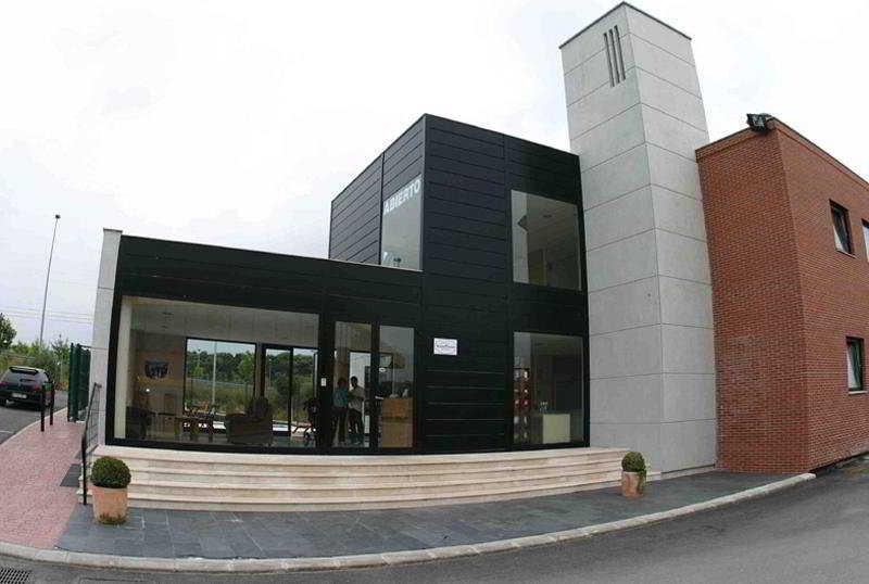 هتل Puerta De Santillana