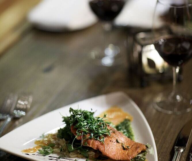 فندق Rainbow Ranch Lodge