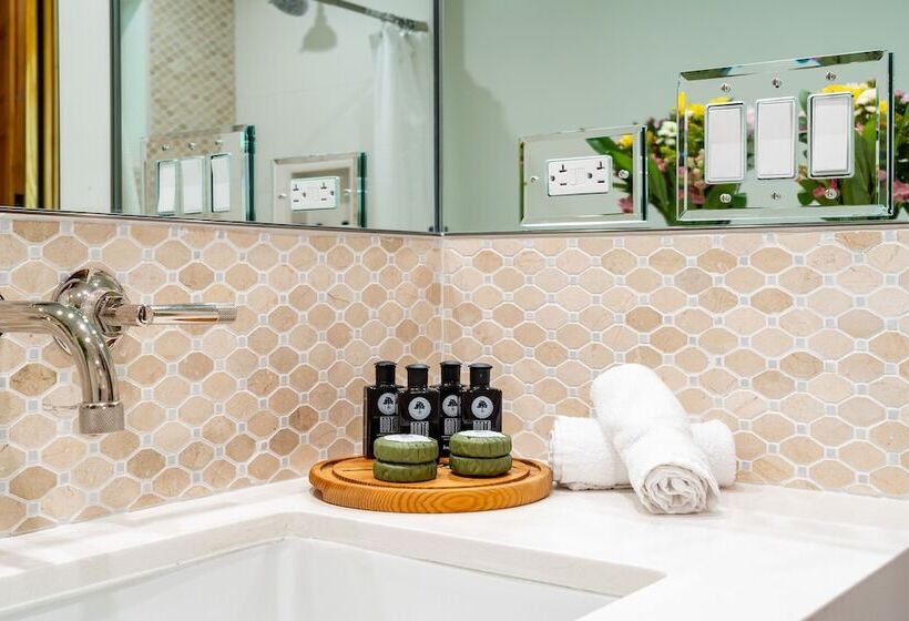 فندق Rainbow Ranch Lodge