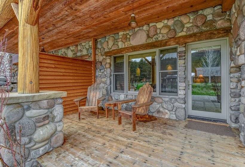 فندق Rainbow Ranch Lodge