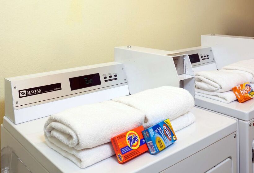 Ramada Plaza By Wyndham West Hollywood Hotel & Suites