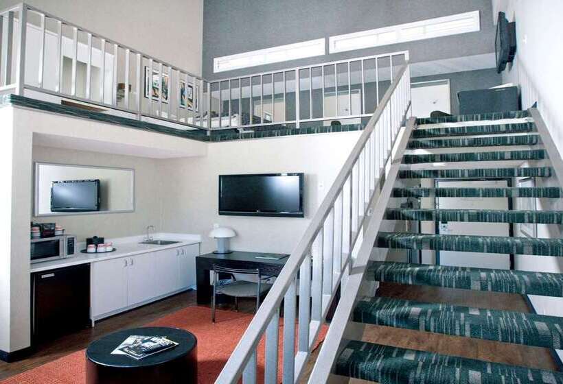 Ramada Plaza By Wyndham West Hollywood Hotel & Suites