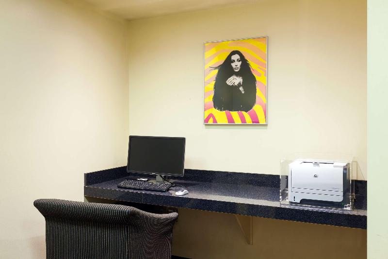 Ramada Plaza By Wyndham West Hollywood Hotel & Suites