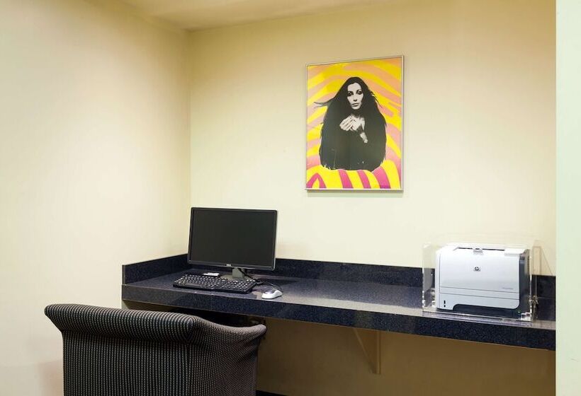 Ramada Plaza By Wyndham West Hollywood Hotel & Suites