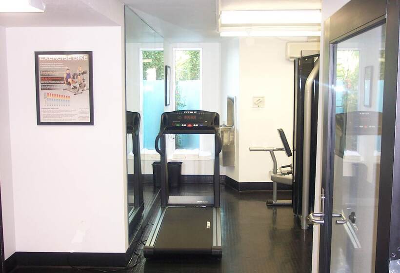 Ramada Plaza By Wyndham West Hollywood Hotel & Suites