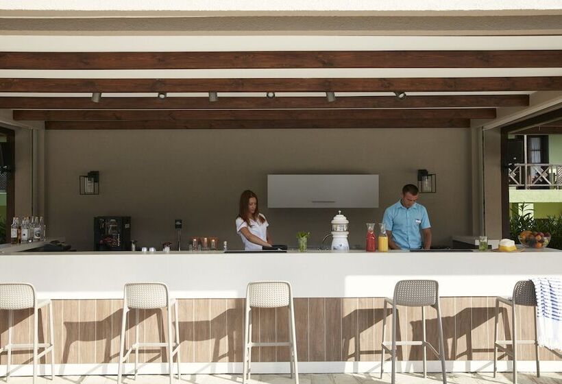 ホテル Simantro Resort