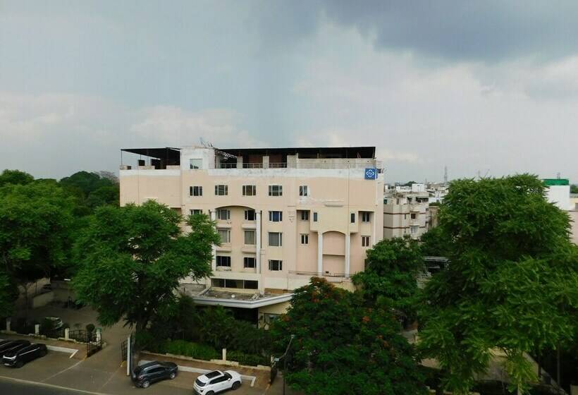 Отель The Central Park