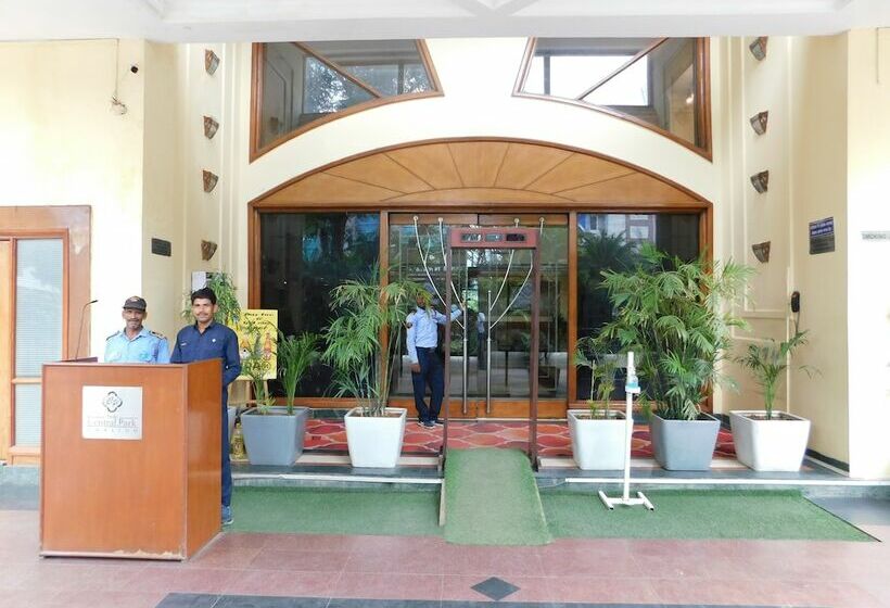 Отель The Central Park