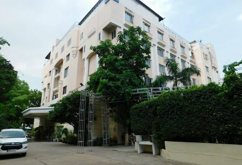 Отель The Central Park