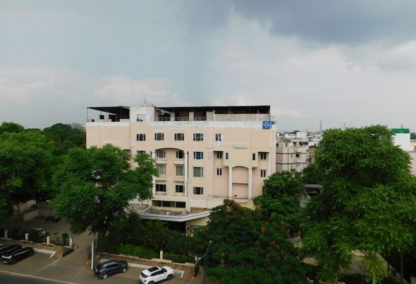 Отель The Central Park