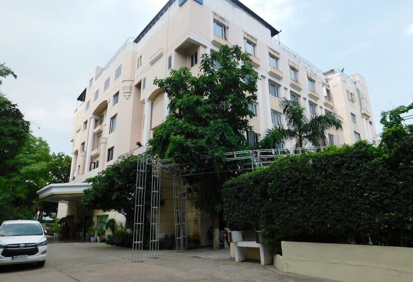 Отель The Central Park