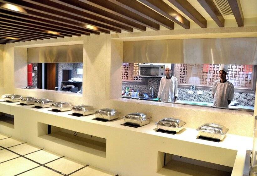 Отель The Central Park