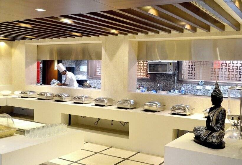 Отель The Central Park