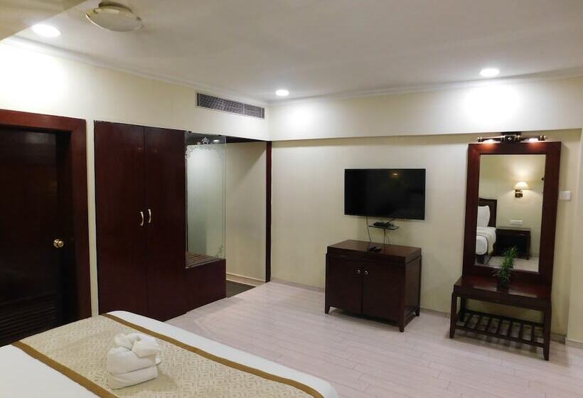 Отель The Central Park